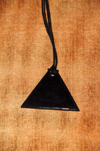 Pendente triangolare maschile Shungite