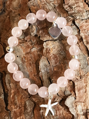 Bracciale in quarzo rosa con stella marina, cuore e distanziali in argento 925