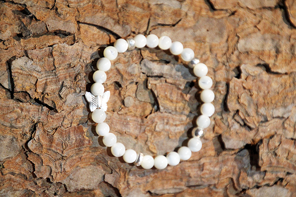 Bracciale Madreperla con farfalla argento